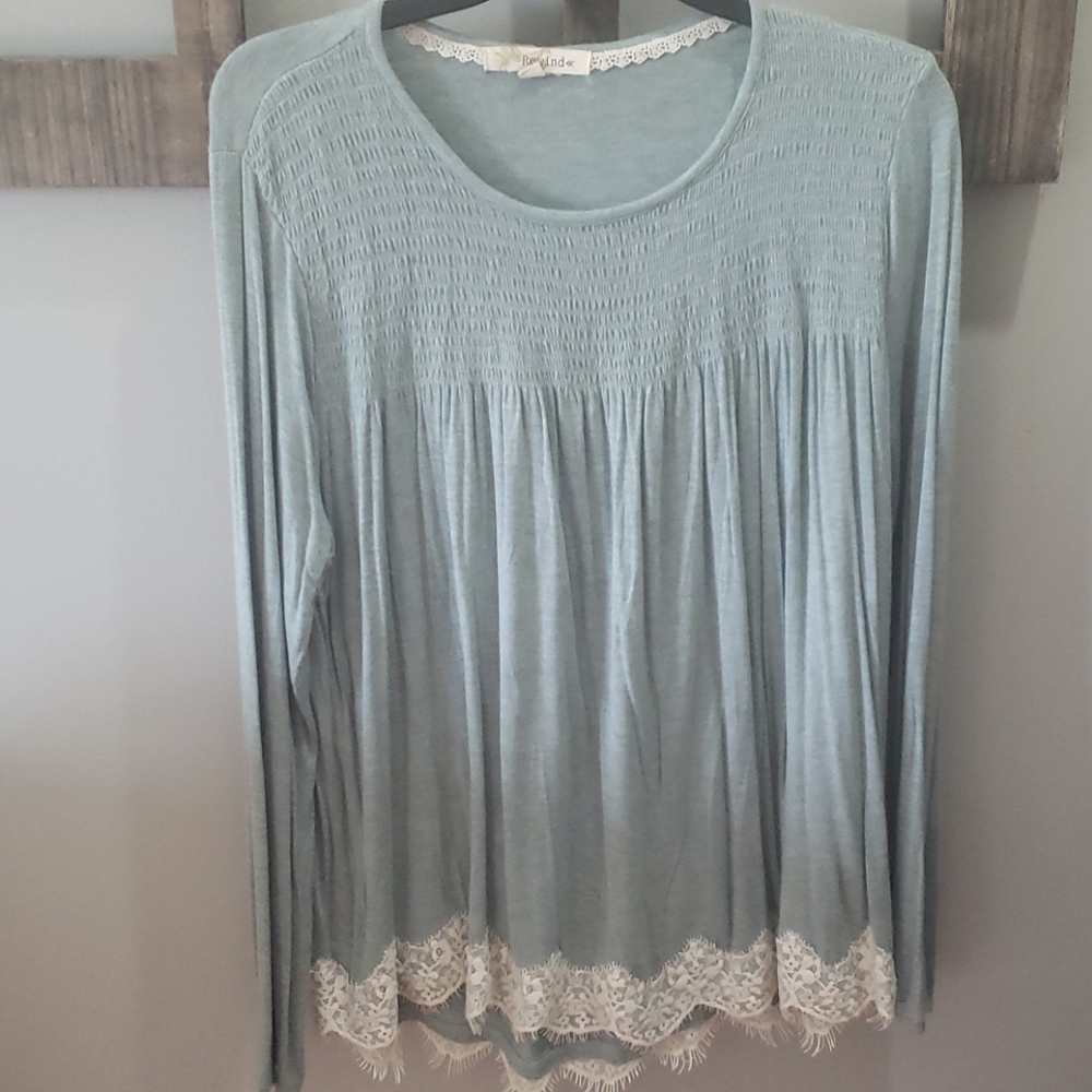 Rewind blouse with lace detail